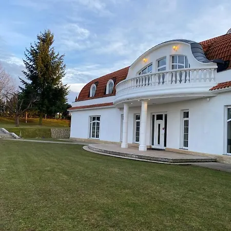 Diamond House Homestay *